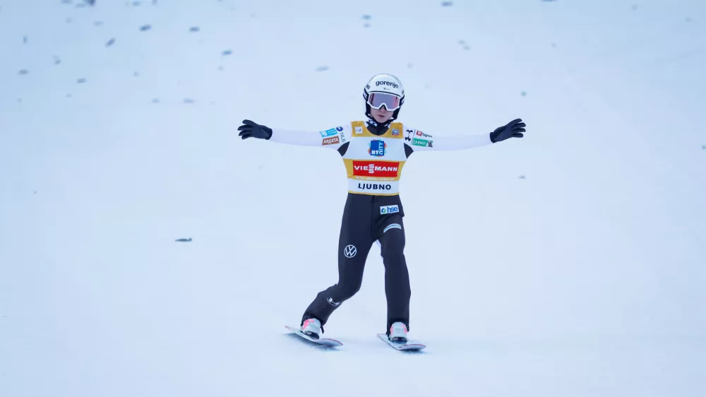 Ljubno ob Savinji, Skakalni center Savina.Druga tekma smucarskih skakalk za svetovni pokal.Slovenska smucarska skakalka Nika Prevc.