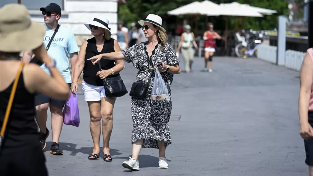 Vročinavisoke temperaturepoletjepripekavročinski val globalno segrevanje30.6.2025 Vročinski val v Ljubljani.FOTO: Nik Erik Neubauer
