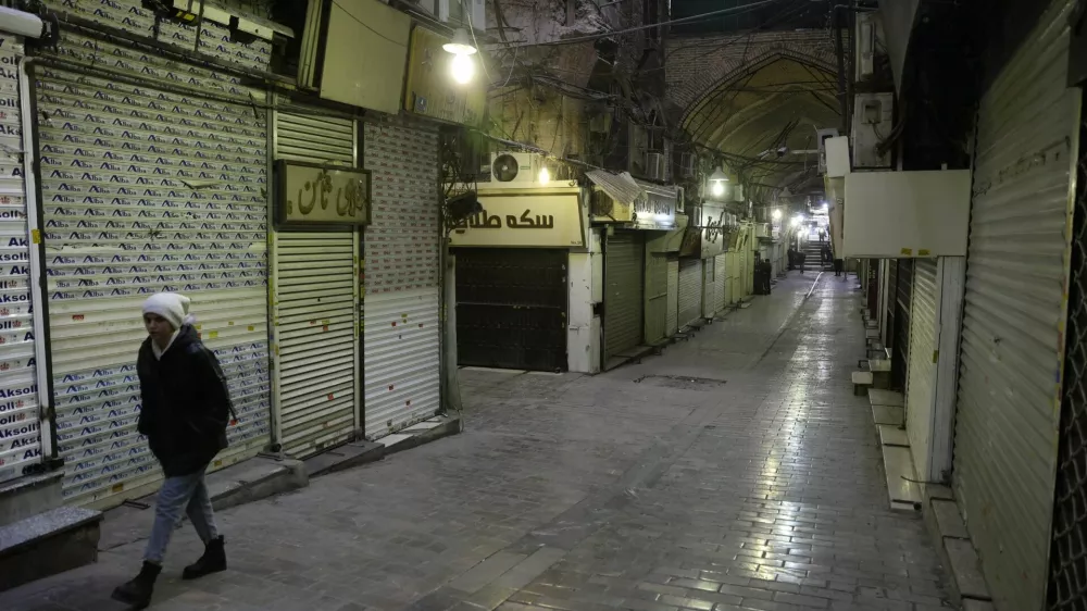 People walk past closed shops, following protests over a plunge in the currency's value, in the Tehran Grand Bazaar in Tehran, Iran, January 15, 2026. Majid Asgaripour/WANA (West Asia News Agency) via REUTERS ATTENTION EDITORS - THIS PICTURE WAS PROVIDED BY A THIRD PARTY
