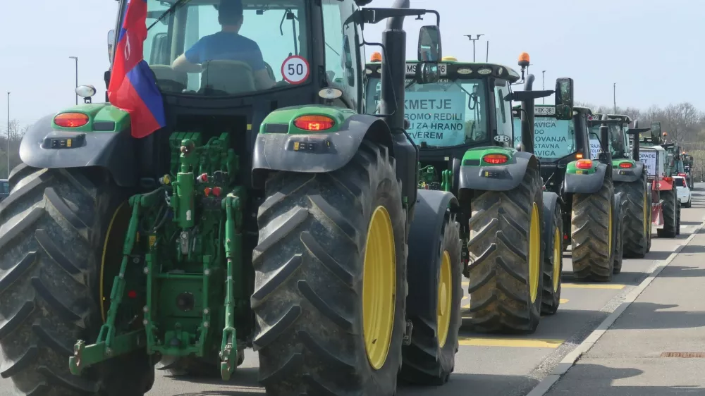Murska Sobota: traktor, kmet, vseslovenski kmečki protest. Foto: Tatjana Pihlar 