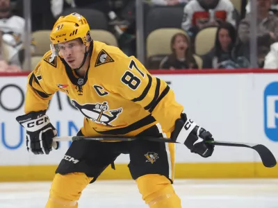 Jan 15, 2026; Pittsburgh, Pennsylvania, USA; Pittsburgh Penguins center Sidney Crosby (87) prepares to take a third period face-off against the Philadelphia Flyers at PPG Paints Arena. Mandatory Credit: Charles LeClaire-Imagn Images