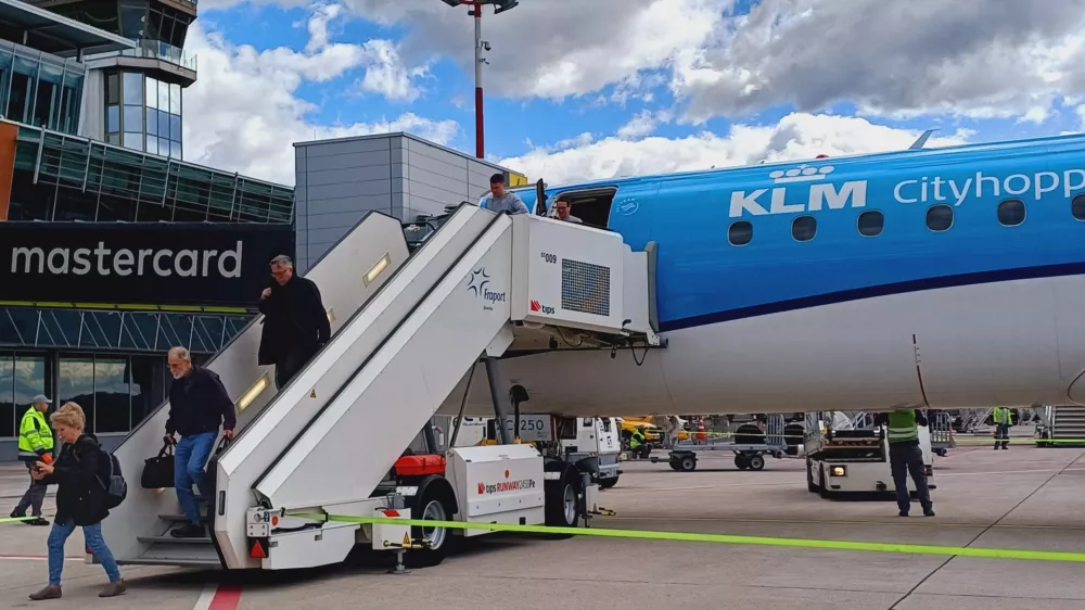 Okrepitve povezav na Brniku: &scaron;e pogosteje v Dubaj, London, Atene &hellip;