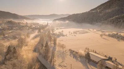 Snega sicer ne bo, mraz pa se je vrnil. Slika je simbolična. Na njej je Ljubno ob Savinji. / Foto: Istock