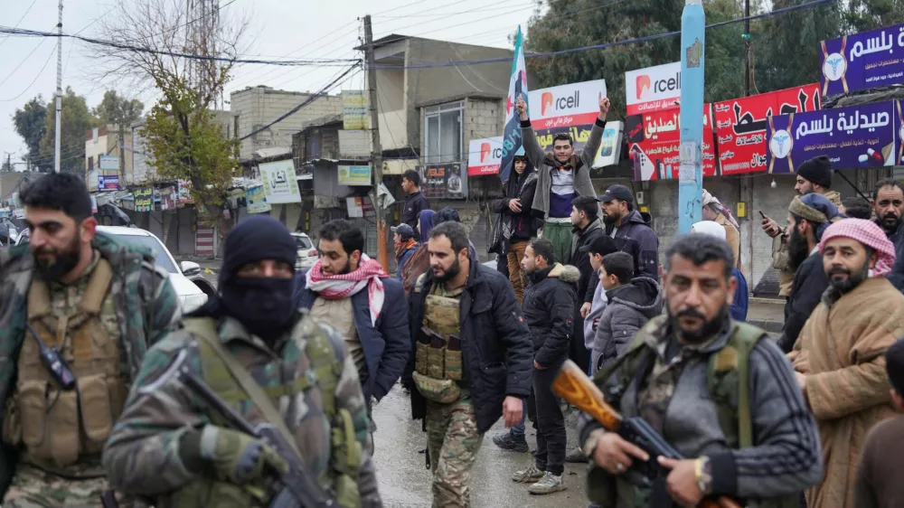 People welcome the Syrian army following the withdrawal of the Kurdish-led Syrian Democratic Forces (SDF), in Tabqa, Syria, January 18, 2026. REUTERS/Karam al-Masri
