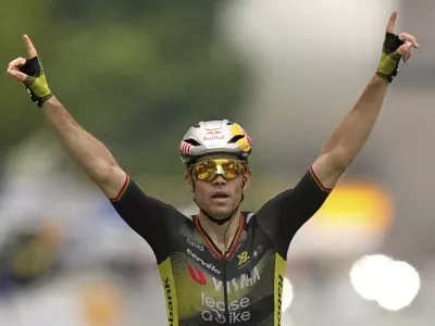 Belgium's Wout van Aert crosses the finish line to win the twenty-first stage of the Tour de France cycling race over 132.3 kilometers (82.1 miles) with start in Mantes-la-Ville and finish on the Champs-Elysees in Paris, France, Sunday, July 27, 2025. (AP Photo/Thibault Camus)