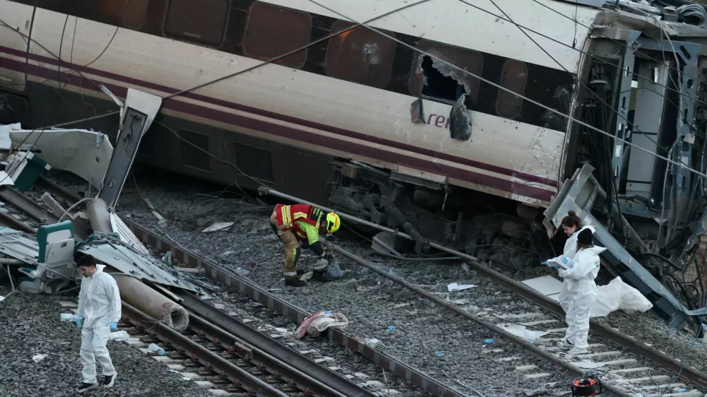 Members of the Spanish Civil Guard crime department work next to the trains&nbsp;involved in the accident, at the site of a deadly derailment of two high-speed trains near Adamuz, in Cordoba, Spain, January 19, 2026. REUTERS/Susana Vera   TPX IMAGES OF THE DAY