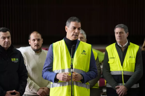 19 January 2026, Spain, Cordoba: Spanish Prime Minister Pedro Sanchez speaks to the media before heading to the scene of the accident. Several people have been killed and many more seriously injured in a serious train accident in southern Spain. Photo: Joaquin Corchero/EUROPA PRESS/dpa