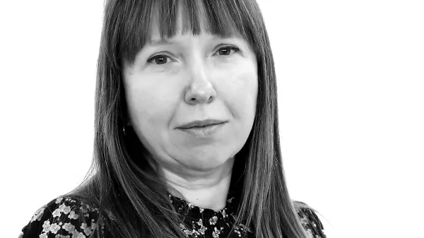 Nina Knavs- Redakcija Dnevnik 2024 - portreti za komentarje in kolumne - kolumnisti - komentatorji &ndash; novinarji - portret //FOTO: Luka Cjuha