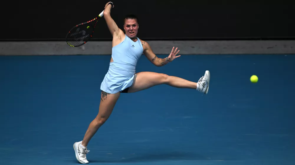 20 January 2026, Australia, Melbourne: Ukrainian tennis player Oleksandra Oliynykova returns a backhand against the United States' Madison Keys during their women's first-round tennis match on Day Three of the 2026 Australian Open at Melbourne Park. Photo: Lukas Coch/AAP/dpa