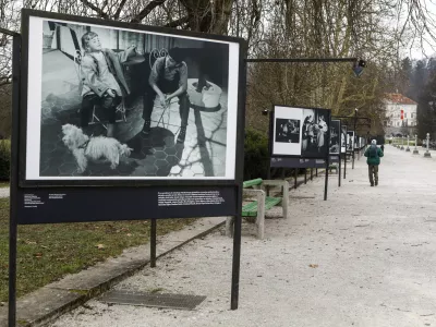 20.01.2026 - odprtje razstave ob 70-letnici Slovenskega mladinskega gledali&scaron;ča (Jakopičevo sprehajali&scaron;če v Tivoliju - SMGFoto: Luka Cjuha