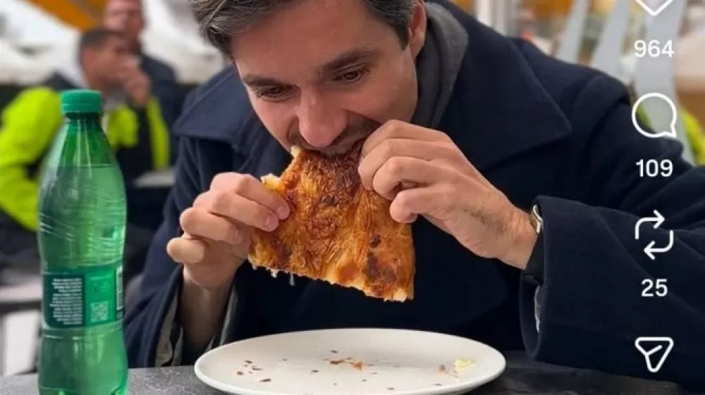  Minister za delo Luka Mesec z burekom in radensko