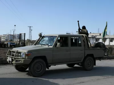 Syrian Democratic Forces (SDF) fighters ride in a pick-up truck, following clashes between SDF and Syrian government forces, in Hasakah, Syria, January 20, 2026. REUTERS/Orhan Qereman