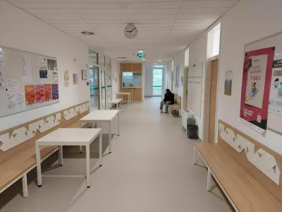 skoraj prazna čakalnica ambulante zdravstvenega doma / Foto: Bo&scaron;tjan Istenič