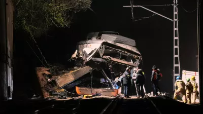 Emergency crews respond after a commuter train derailed when a retaining wall collapsed onto the tracks in Gelida, near Barcelona, Spain, Tuesday, Jan. 20, 2026. (AP Photo/Joan Mateu Parra)