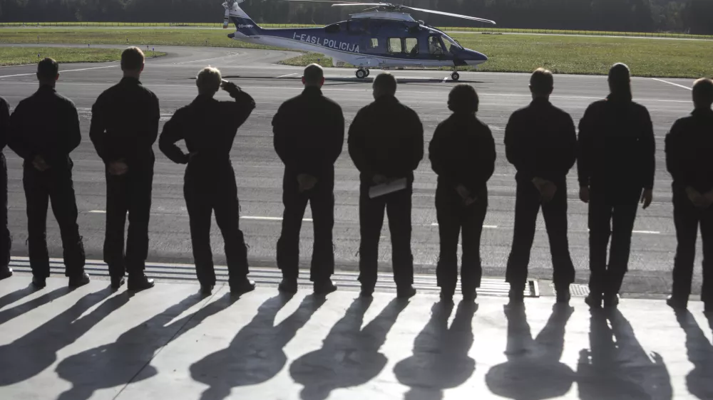 novi policijski helikopter AgustaWestland AW169 - 16.10.2019 &ndash; Policija &ndash; Letalska policijska enota (LPE) - Letali&scaron;če Jožeta Pučnika Brnik &ndash; prihod novega policijskega helikopterja AW169, proizvajalca Leonardo Helicopters v vrednosti 14.624.048,00 &euro; //FOTO: Jaka Gasar