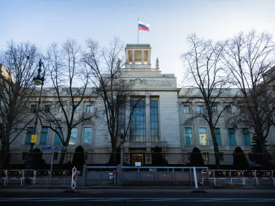 21 January 2026, Berlin: A general view outside the Embassy of the Russian Federation in Berlin. A German-Ukrainian woman is alleged to have spied for Moscow in Berlin. Photo: Christoph Soeder/dpa