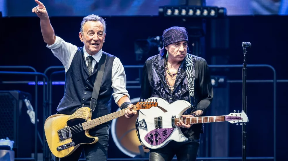 Image: 1018830992, License: Rights-managed, Restrictions: Usage restrictions: Advertising and promotion,Commercial electronic,Consumer goods,Direct mail and brochures,Indoor display,Internal business usage,Personal use, Model Release: no