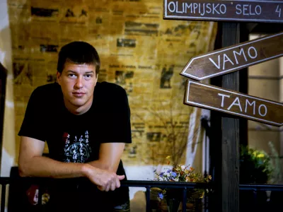 Goran Vojnović, filmski in televizijski režiser ter scenarist, pisatelj, pesnik in kolumnist Dnevnika,//FOTO: Bojan Velikonja OPOMBA: ZA OBJAVO V PRILOGI &ndash; DNEVNIKOV OBJEKTIV - INTERVJU 2013 / Foto: Bojan Velikonja