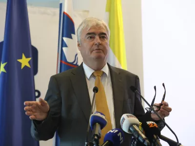 Milan Zver02.04.2024 - novinarske konference predsednika SDS Janeza Jan&scaron;e in evropskega poslanca Milana Zvera, na kateri bosta razkrila interne dokumente Evropske komisije v povezavi z obiskom podpredsednice Evropske komisije Vere Jourove v Sloveniji.Foto: Luka Cjuha
