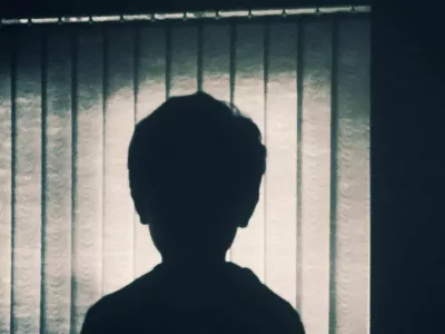 Kam z več kot za &scaron;est razredov odvzetih otrok?