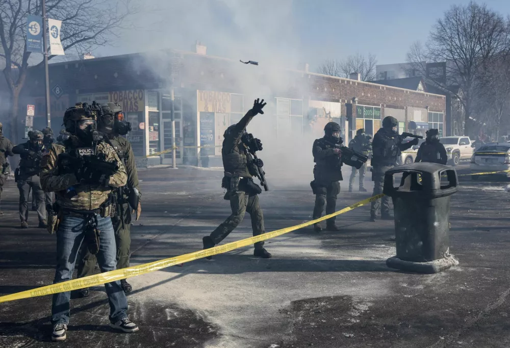 FILE PHOTO: Federal agents during scuffles at the scene of a shooting involving federal immigration agents in Minneapolis, Minnesota, U.S., January 24, 2026. REUTERS/Tim Evans/File Photo