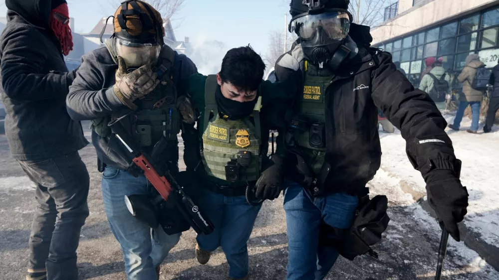 Federal agents carry away a colleague during scuffles at the scene of a shooting involving federal immigration agents in Minneapolis, Minnesota, U.S., January 24, 2026. REUTERS/Tim Evans    TPX IMAGES OF THE DAY