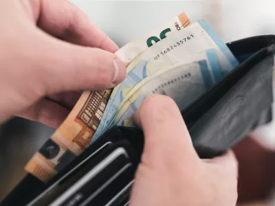 euro, evro, denar, bankovci / Foto: Christian Horz, Getty Images/istockphoto