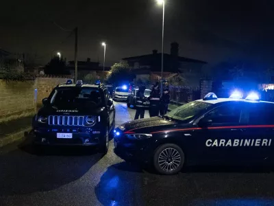 Karabinjerji so na&scaron;li očeta in mamo, ki sta si sodila sama.&nbsp;Foto: Francesco Benvenuti / LaPresse via Profimedia&nbsp;