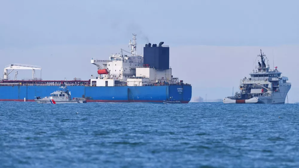 French navy boats surround the GRINCH oil tanker, intercepted by France in the Alboran Sea on suspicion of operating under a false flag and belonging to Russia's shadow fleet that enables Russia to export oil despite sanctions, and diverted to the port of Marseille-Fos, in the Gulf of Fos-sur-Mer, in Martigues, France, January 25, 2026. REUTERS/Manon Cruz