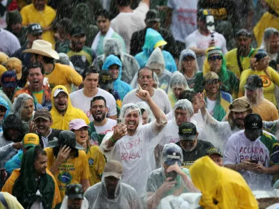 Supporters of former Brazilian President Jair Bolsonaro take part in a march entitled "Walk for Freedom and Justice," led by opposition congressman Nikolas Ferreira, as they arrive in Brasilia after a 240-km walk from Paracatu to protest in support of Bolsonaro, who is serving a 27-year sentence for plotting a coup, in Brasilia, Brazil, January 25, 2026. REUTERS/Mateus Bonomi   TPX IMAGES OF THE DAY