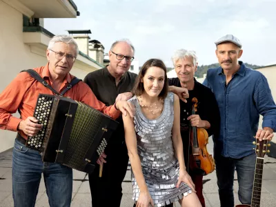Aniada a Noar (Andreas Safer, Wolfgang Moitz, Lothar L&auml;sser), Brina Vogelnik in Metod Banko Foto: Nada Žgank