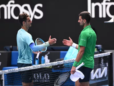 28 January 2026, Australia, Melbourne: Lorenzo Musetti of Italy retires injured during his men's quarterfinals against Novak Djokovic of Serbia on day 11 of the 2026 Australian Open tennis tournament at Melbourne Park in Melbourne. Photo: Joel Carrett/AAP/dpa