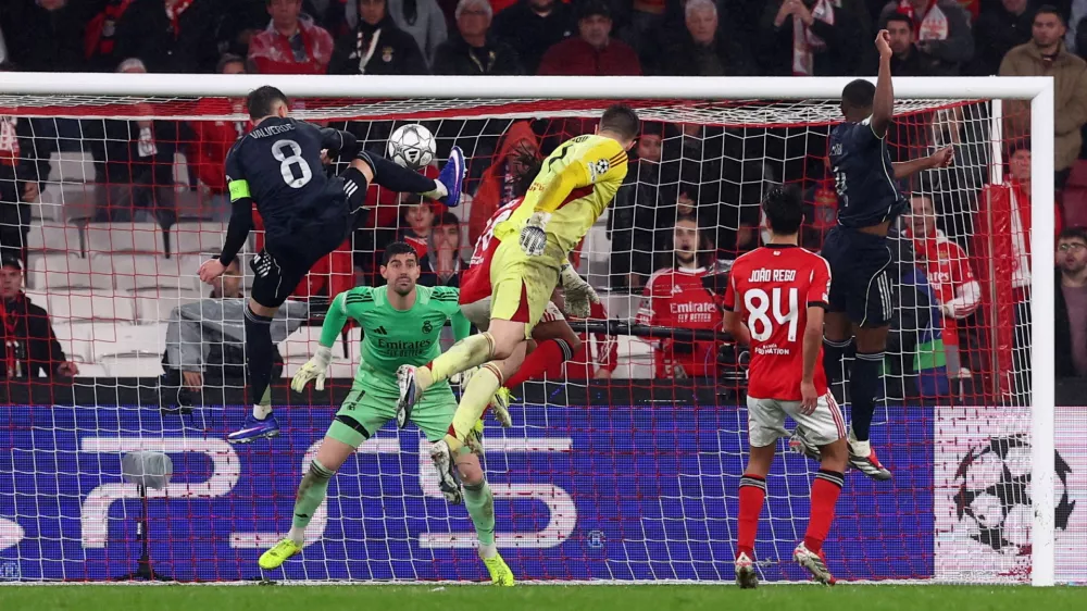 Soccer Football - UEFA Champions League - Benfica v Real Madrid - Estadio da Luz, Lisbon, Portugal - January 28, 2026 Benfica's Anatoliy Trubin scores their fourth goal REUTERS/Pedro Nunes   TPX IMAGES OF THE DAY