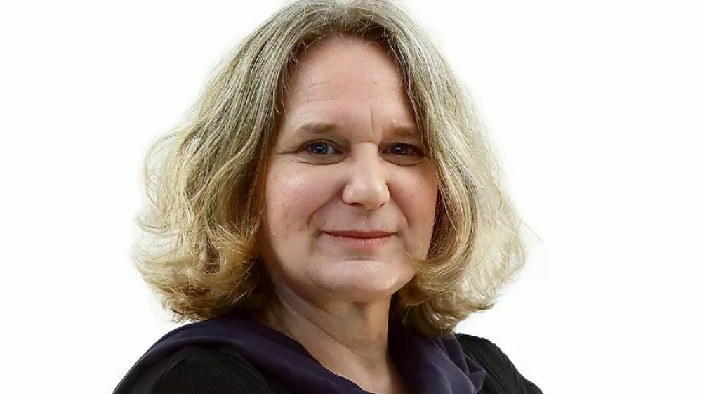 Mateja A Hrastar- Redakcija Dnevnik 2024 - portreti za komentarje in kolumne - kolumnisti - komentatorji &ndash; novinarji - portret //FOTO: Luka Cjuha