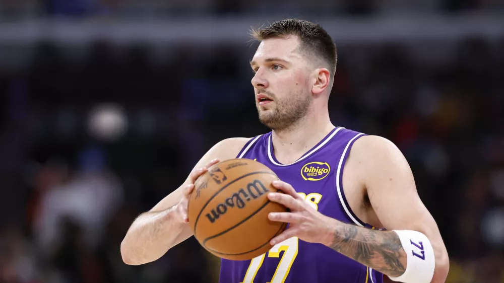 Jan 26, 2026; Chicago, Illinois, USA; Los Angeles Lakers guard Luka Doncic (77) looks to pass the ball against the Chicago Bulls during the second half at United Center. Mandatory Credit: Kamil Krzaczynski-Imagn Images