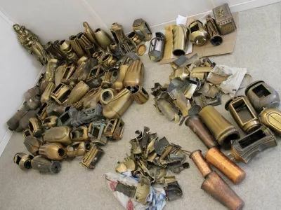 Bolgarska državljana sta kradla po grobovih dveh pokopali&scaron;č na Koprskem. 