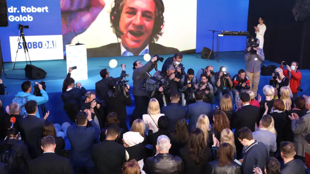 Volilni &scaron;tab Gibanje SVOBODApredsednik Gibanja Svoboda dr. Robert Golob- 24.04.2022 &ndash; Parlamentarne volitve 2022 - Volitve devetega sklica Državnega zbora Republike Slovenije - druge redne državnozborske volitve po letu 2008//FOTO: Luka Cjuha