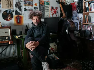 Zvokotok o glasbi kamna