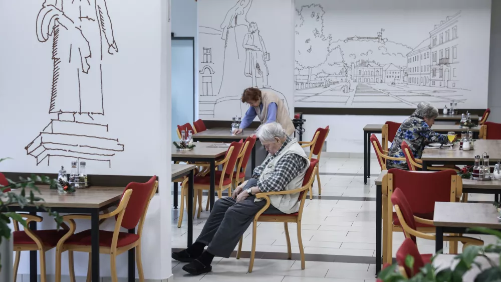 - 05.12.2025 - Robert Golob je obiskal Dom Starej&scaron;ih Občanov &Scaron;i&scaron;ka- starost, starostniki, dolgotrajna oskrba//FOTO: Jaka Gasar