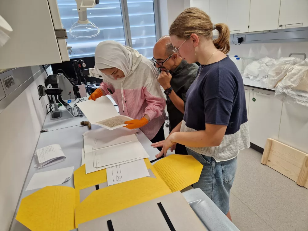 Fakulteta za kemijo, analiza črnila rokopisov Srečka Kosovela, Srečko Kosovel / Foto: Meta Kojc