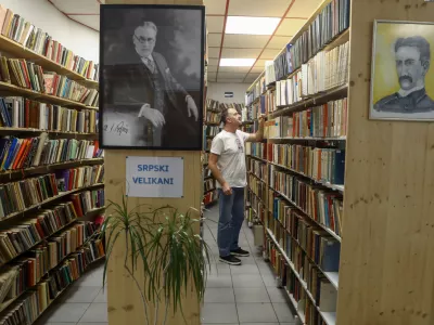 Knjige in &scaron;port z roko v roki