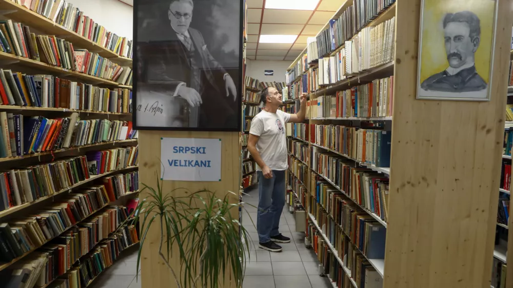 Knjige in &scaron;port z roko v roki