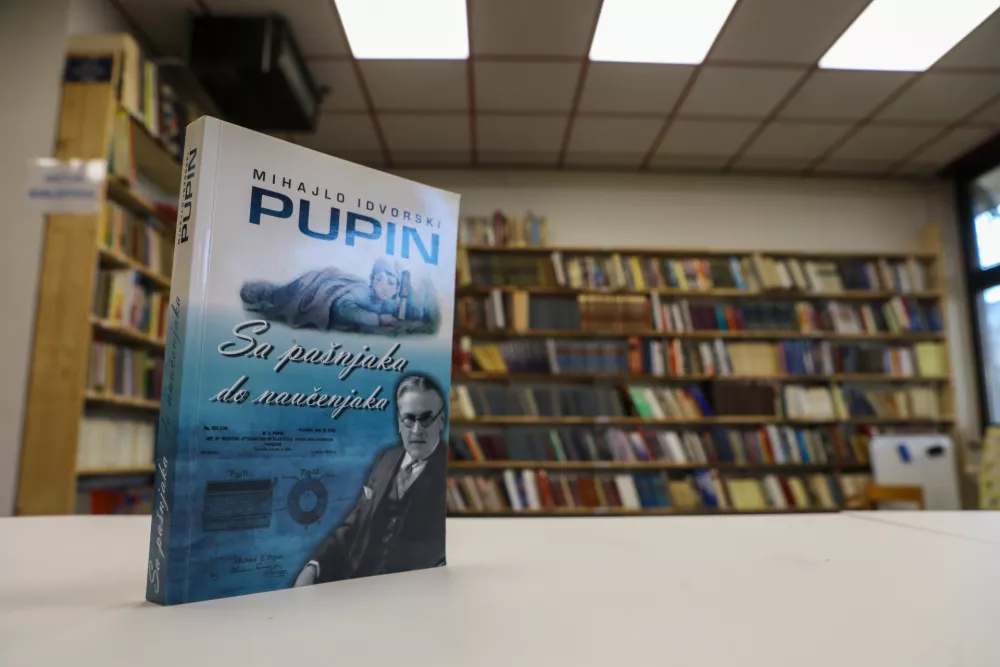 Knjige in &scaron;port z roko v roki