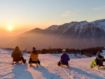 Adrenalinski večeri na snegu: začenja se nočno sankanje