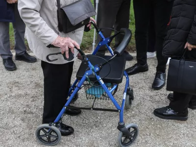 - upokojenci, opora, starostniki- 17.04.2025 - odkritje spominske table, posvečene humanitarki Aniti Ogulin (1952-2024), ki ga pripravljata Zveza Anita Ogulin in ZPM v sodelovanju z Dru&scaron;tvom Zeleni prstan//FOTO: Jaka Gasar