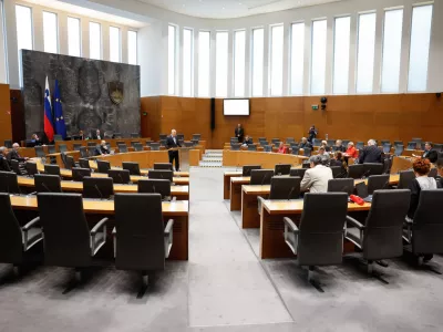 Ljubljana, DZ.Nadaljevanje seje DZ, na kateri so med drugim obravnavali svezenj volilne zakonodaje, s katerim bi po predlogu koalicijskih strank uvedli pogoj nekaznovanosti za vse voljene funkcionarje.