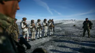 FILE PHOTO: Chief of Joint Arctic Command, Major General Soren Andersen speaks to members of the Danish and French armed forces during a military drill as Danish, Swedish, and Norwegian home guard units together with Danish, German and French troops take part in joint military drills in Kangerlussuaq, Greenland, September 17, 2025. REUTERS/Guglielmo Mangiapane/File Photo