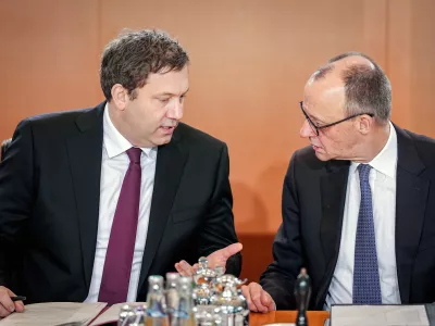 28 January 2026, Berlin: Lars Klingbeil (L), German Minister of Finance, Vice-Chancellor, and German Chancellor Friedrich Merz take part in the meeting of the Federal Cabinet in the Federal Chancellery. Photo: Kay Nietfeld/dpa