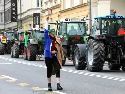 - traktorji - - 25.04.2023 &ndash; drugi protest kmetov pred poslopjem parlamenta v Ljubljani &ndash; protestni shod zaradi nezadovoljstva, vrste zahtev do kmetov in perečih težav v kmetijstvu - Sindikat kmetov Slovenije -//FOTO: Tomaž Skale