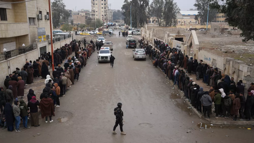 FILED - 28 January 2026, Syria, Ar Raqqah: Members of the SDF queue to surrender their weapons and receive settlement papers at the settlement center opened by the Syrian government in Ar Raqqah. This center is intended to allow all members who wish to surrender their weapons and regularize their status to do so, thus avoiding legal prosecution. Photo: Moawia Atrash/dpa